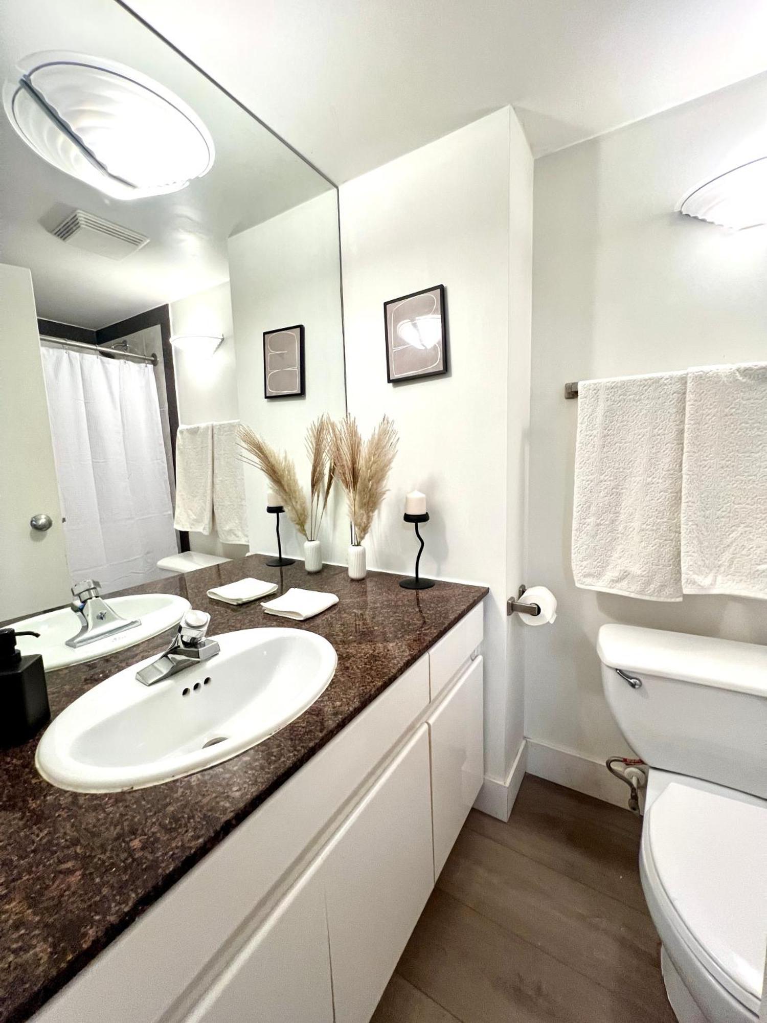 Appartement Stunning Skyline Views In A Cozy And Stylish Abode à Vancouver Extérieur photo