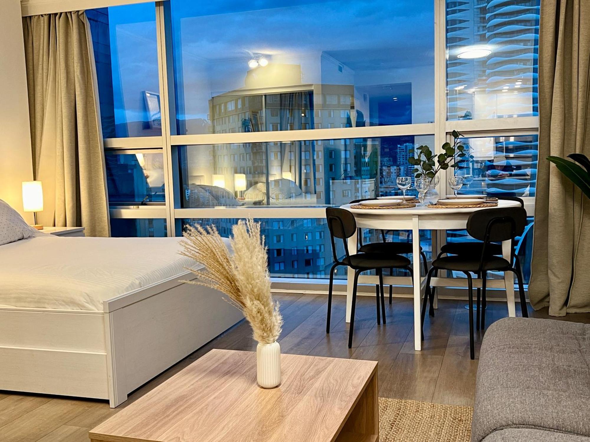 Appartement Stunning Skyline Views In A Cozy And Stylish Abode à Vancouver Extérieur photo