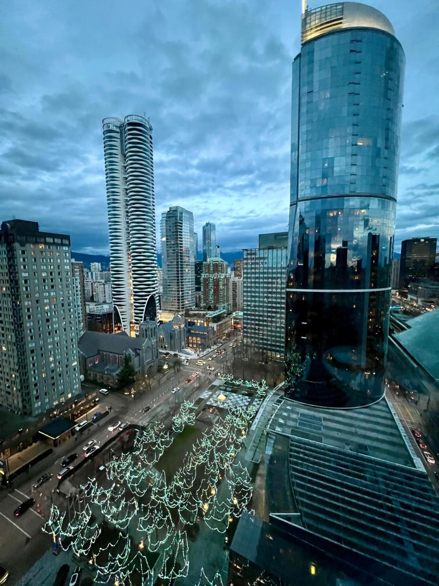 Appartement Stunning Skyline Views In A Cozy And Stylish Abode à Vancouver Extérieur photo