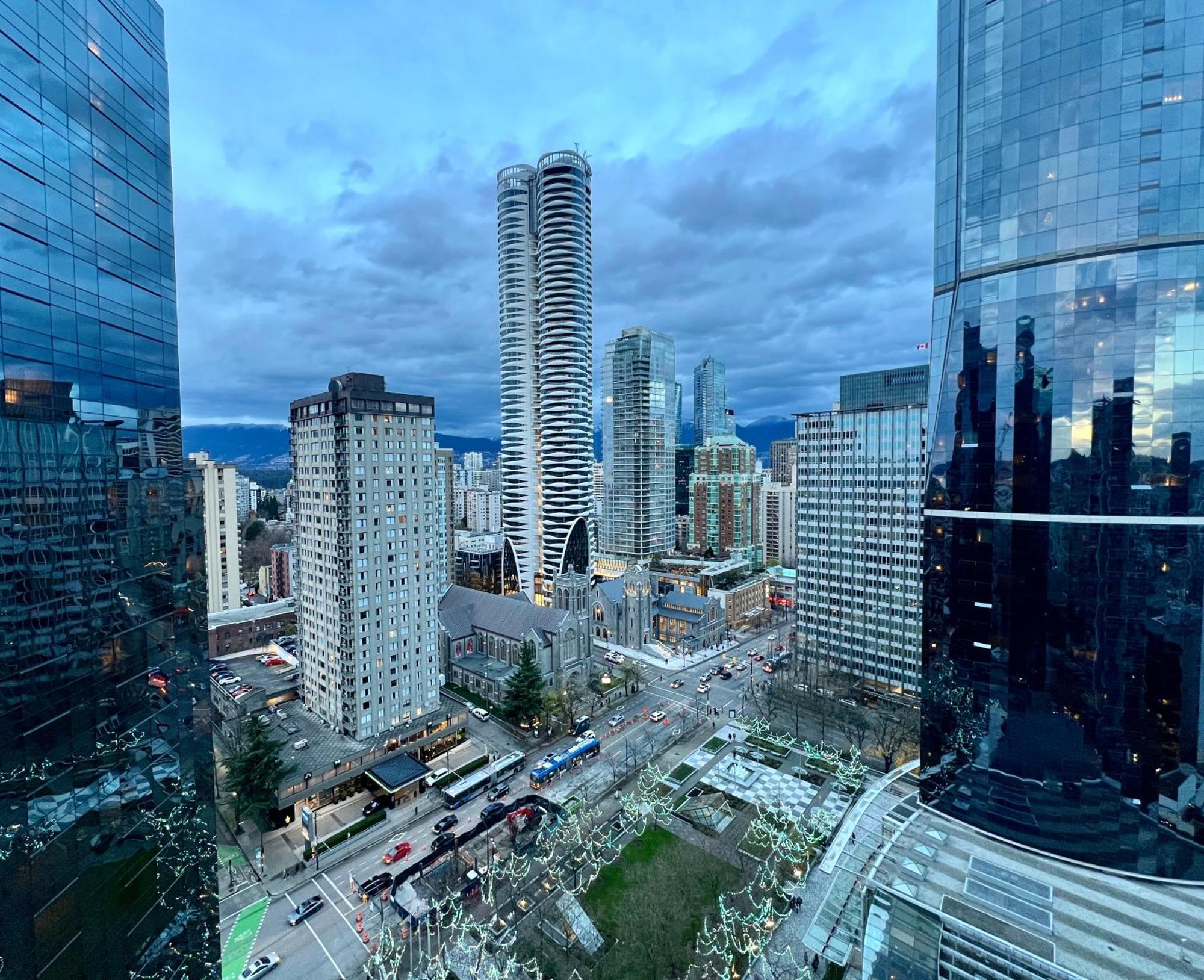Appartement Stunning Skyline Views In A Cozy And Stylish Abode à Vancouver Extérieur photo